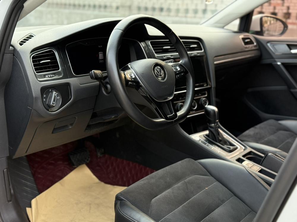 Volkswagen Golf 2020 car image #13