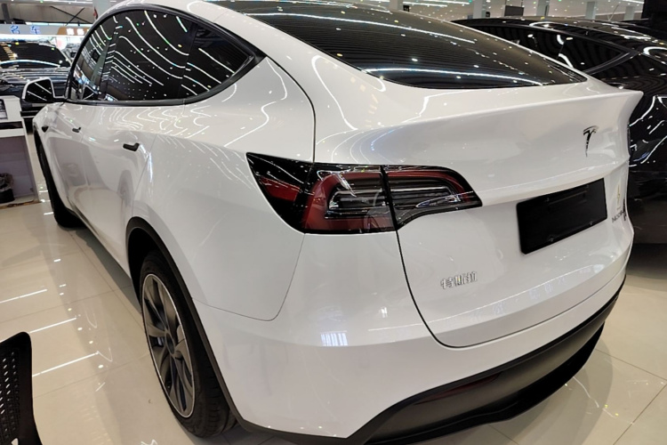 Tesla Model Y 2024 #5 Tesla Model Y 2024 car image #5