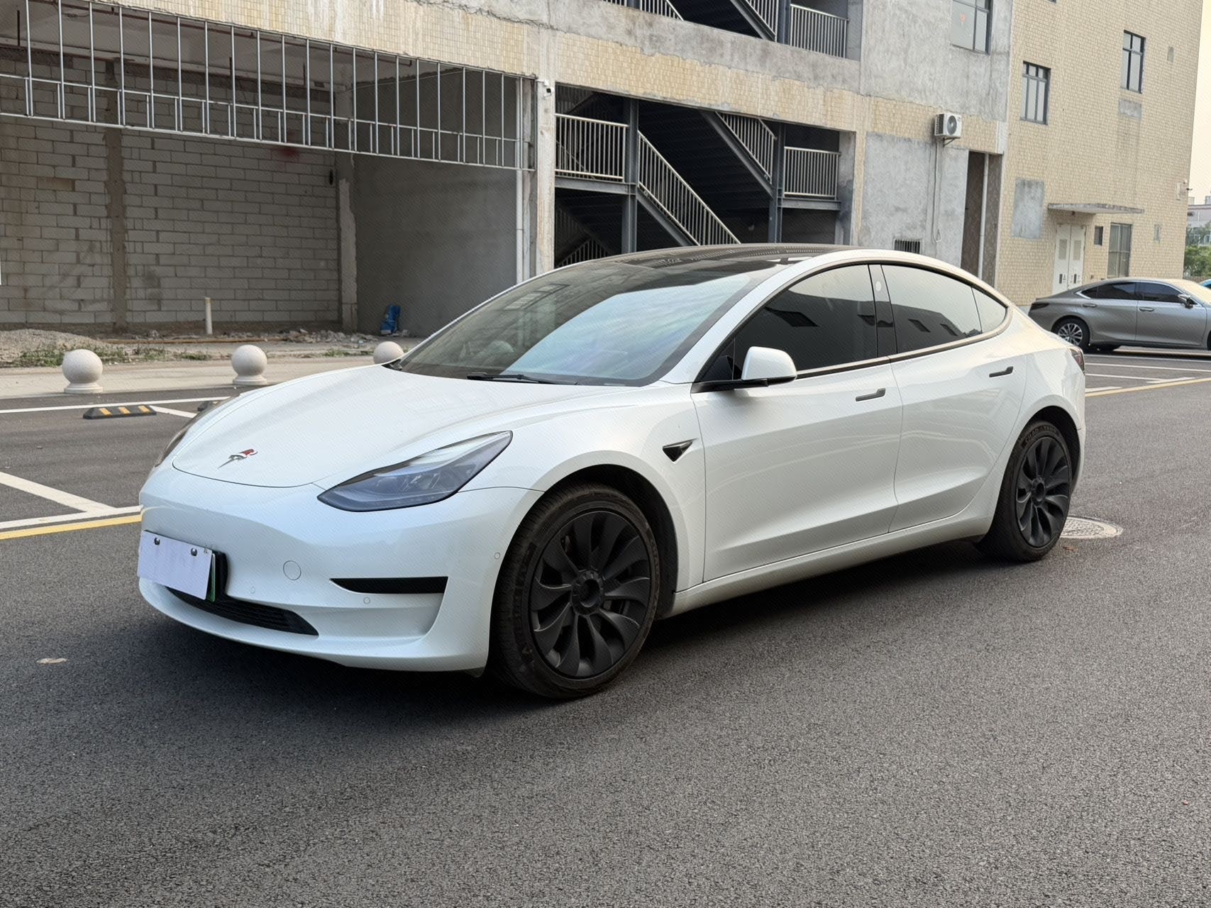 Tesla Model 3 2021 car image 