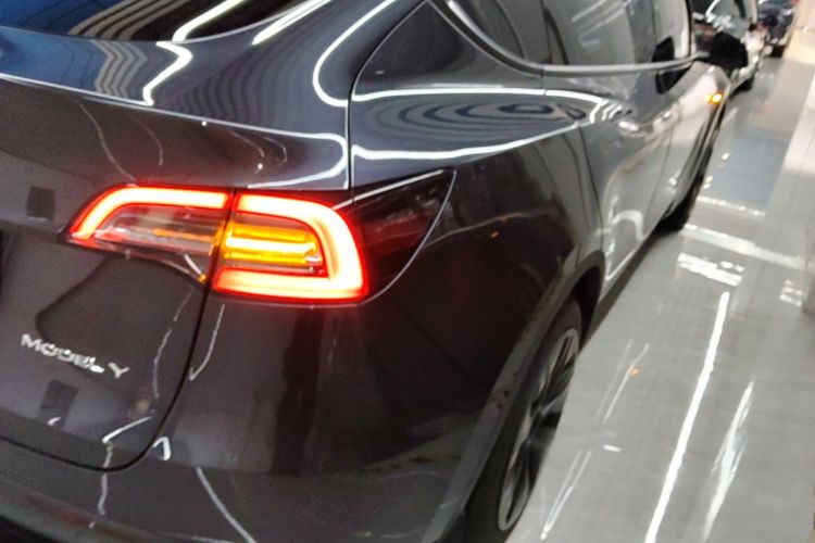 Tesla Model Y 2024 car image #8