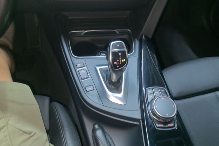 BMW 3 Series 2018 #14 BMW 3 Series 2018 car image #14