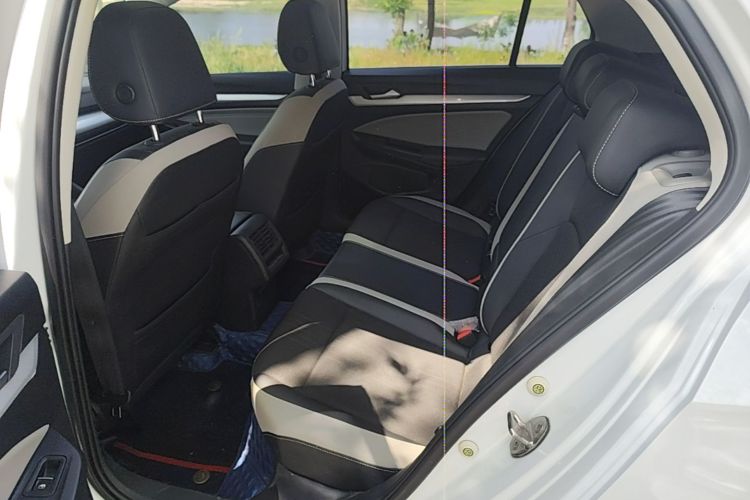 Volkswagen Golf 2022 изображение автомобиля #17