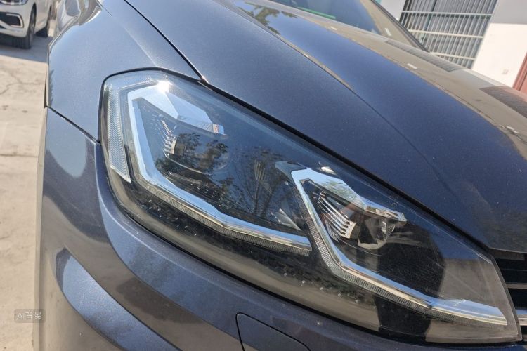 Volkswagen Golf 2020 car image #8
