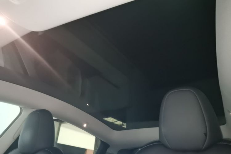 Tesla Model Y 2022 car image #18