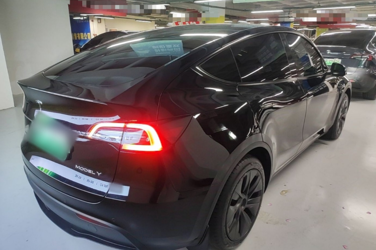 Tesla Model Y 2023 #5 Tesla Model Y 2023 car image #5
