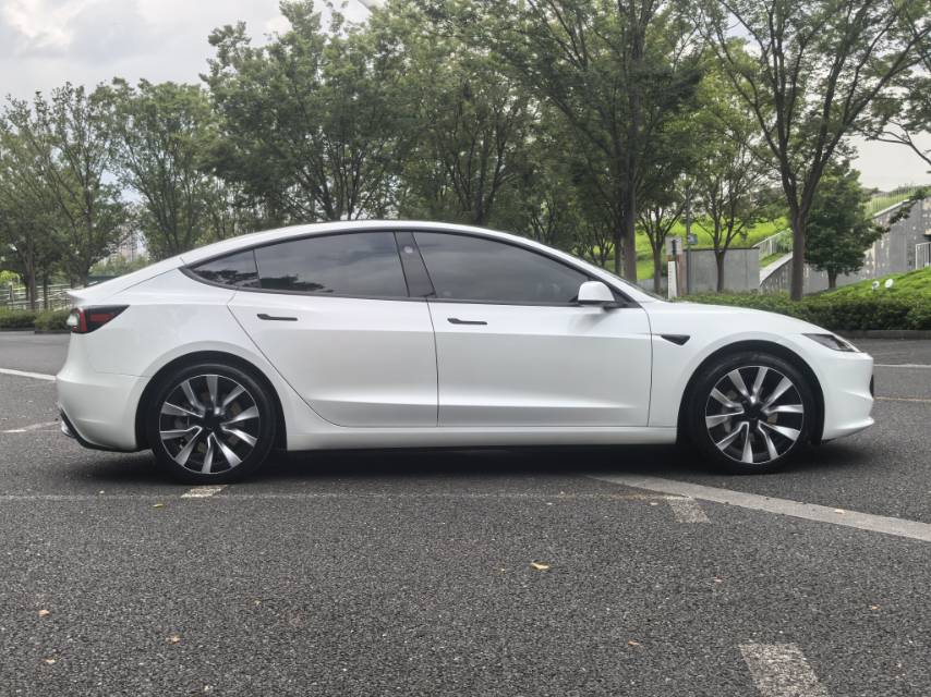 Tesla Model 3 2025 car image #11