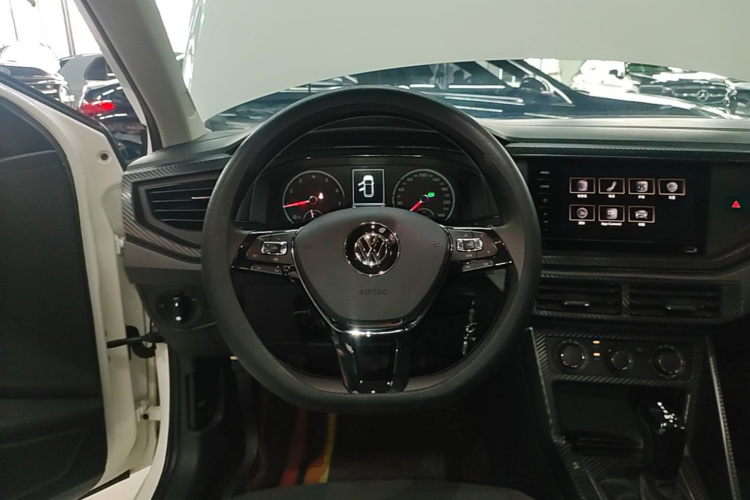Volkswagen Polo 2020 car image #11