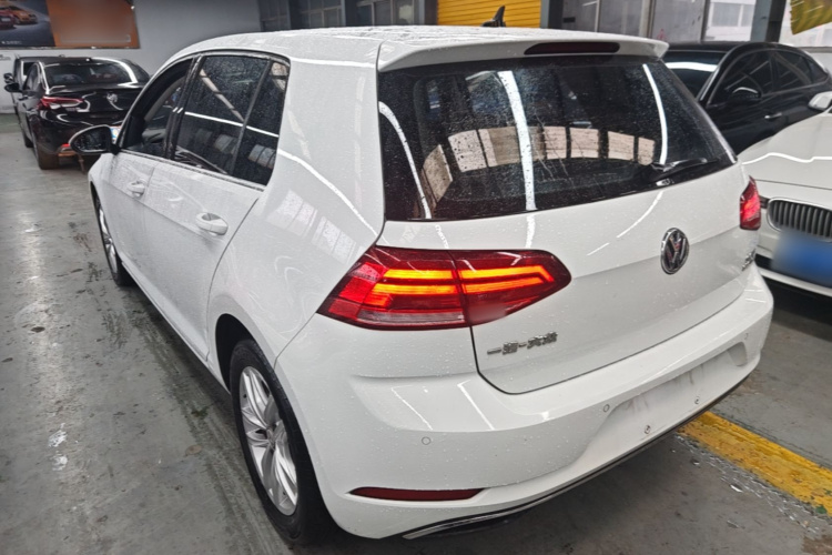 Volkswagen Golf 2020 car image #5