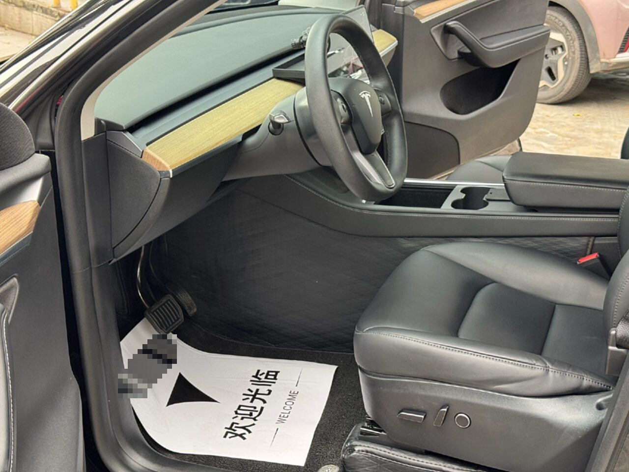 Tesla Model Y 2023 car image #8