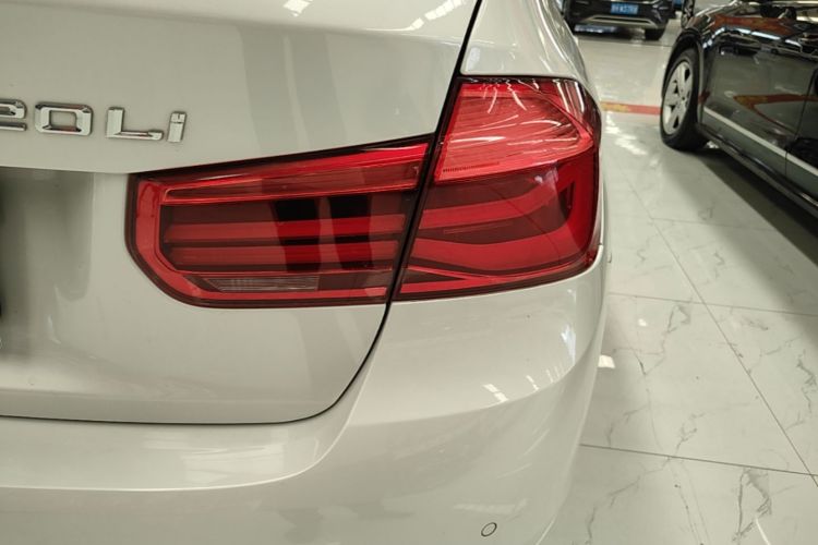 BMW 3 Series 2017 #8 BMW 3 Series 2017 car image #8