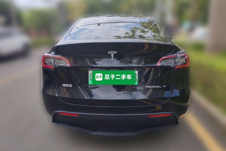 Tesla Model Y 2023 #6 Tesla Model Y 2023 car image #6