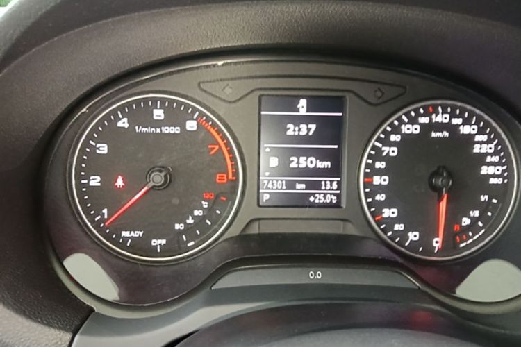 Audi A3 2016 car image #13