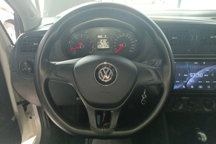 Volkswagen Polo 2016 imagem de carro #11