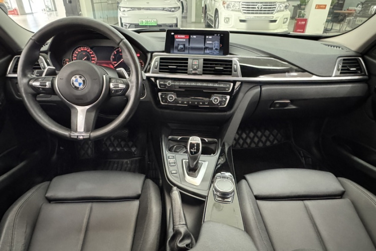 BMW 3 Series 2018 #9 BMW 3 Series 2018 car image #9