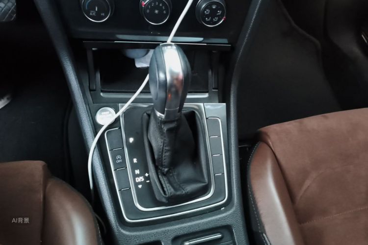 Volkswagen Golf 2018 car image #16