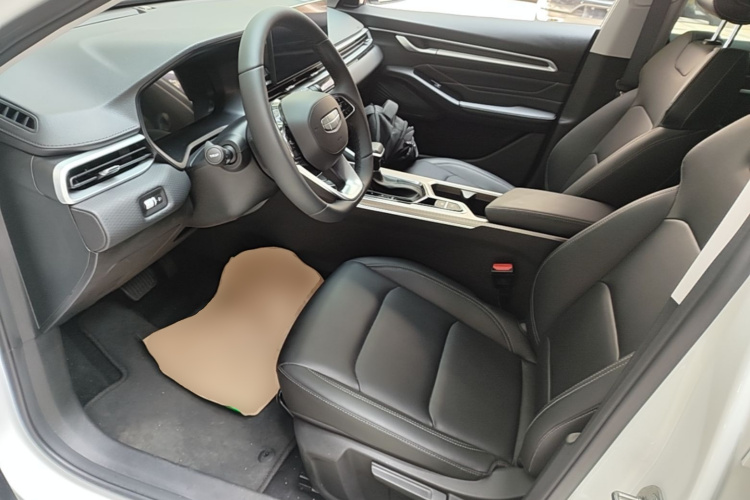 GEELY Emgrand 2024 car image #16