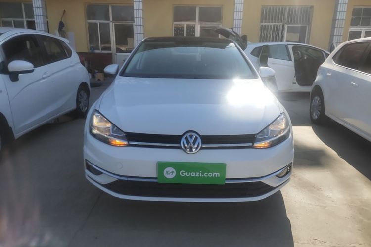 Volkswagen Golf 2018 car image #3