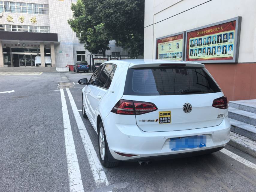 Volkswagen Golf 2017 car image #7
