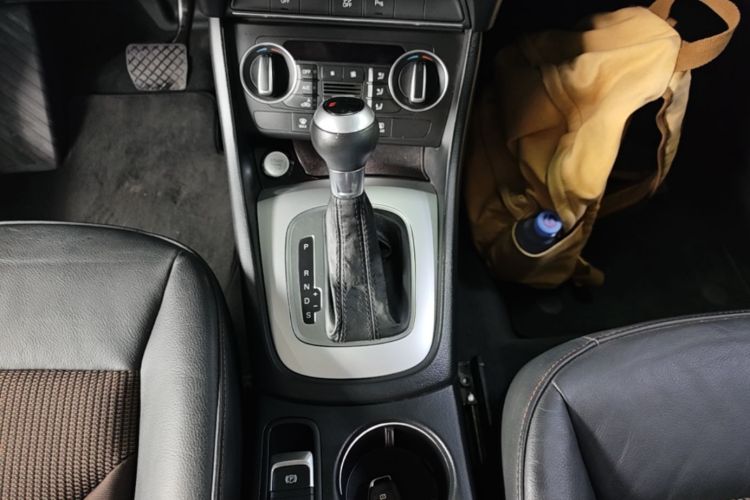 Audi Q3 2017 car image #14