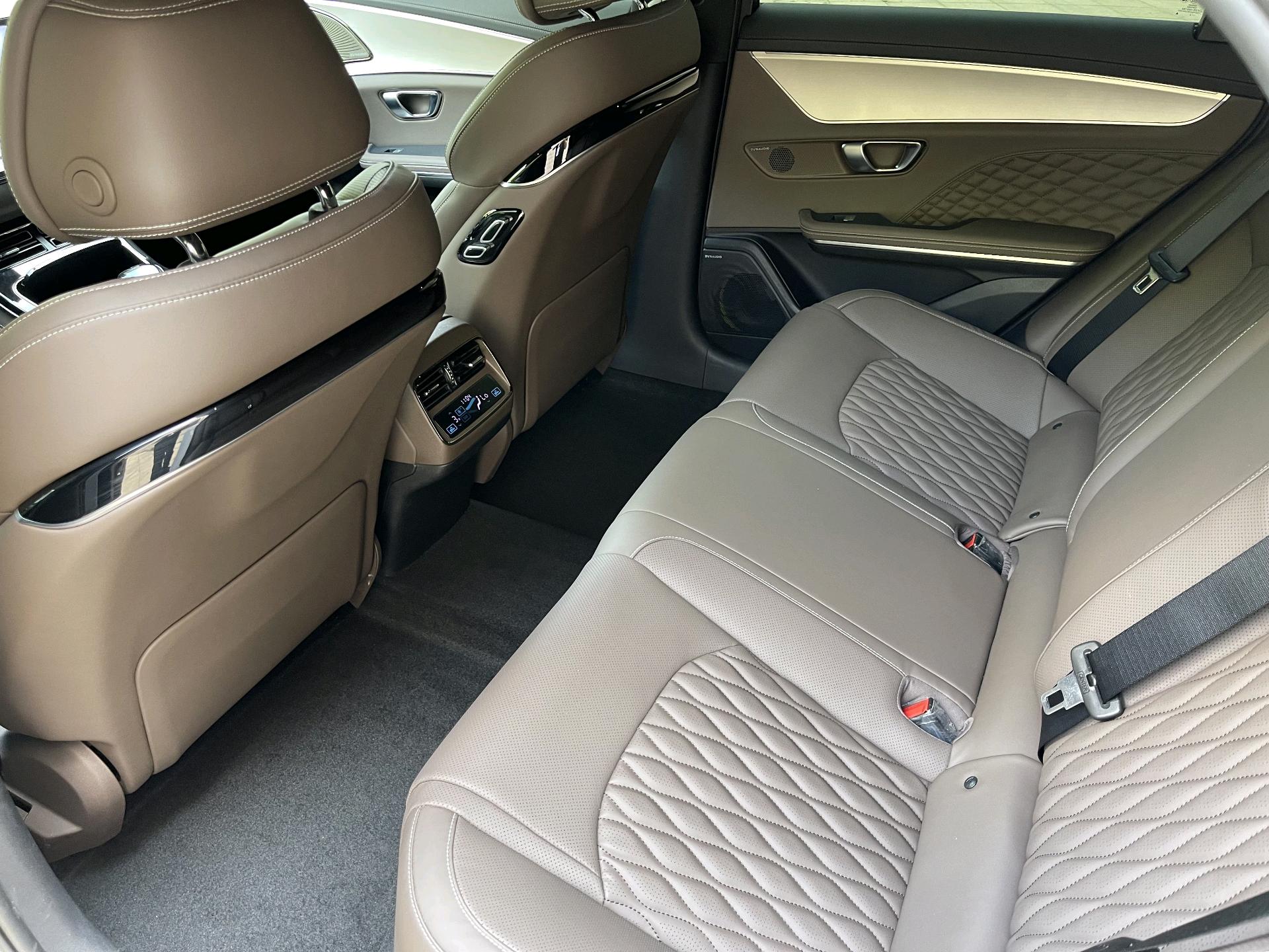 BYD Han 2024 car image #9