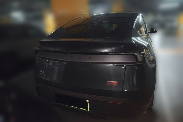 Tesla Model Y 2025 car image #6