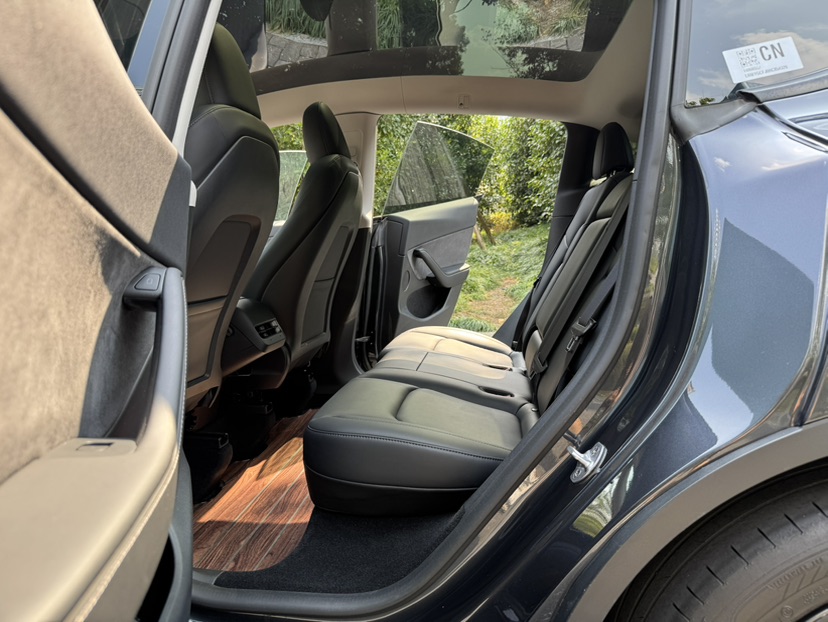 Tesla Model Y 2024 صورة سيارة #7