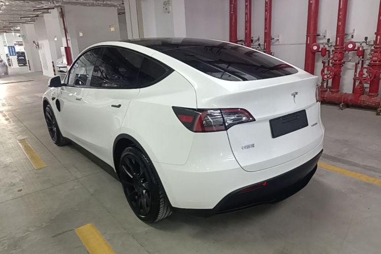 Tesla Model Y 2023 #5 Tesla Model Y 2023 car image #5
