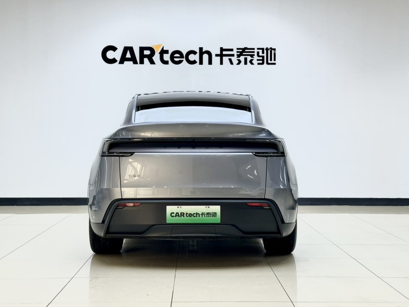 Tesla Model Y 2025 #4 Tesla Model Y 2025 car image #4