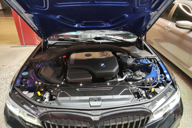 BMW 3 Series 2022 car image #20