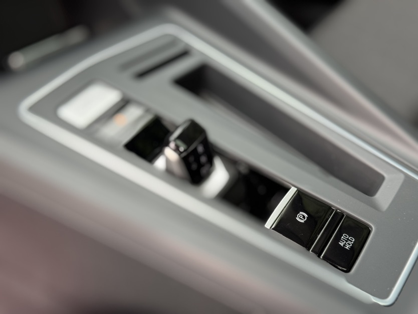 Volkswagen Golf 2023 car image #8