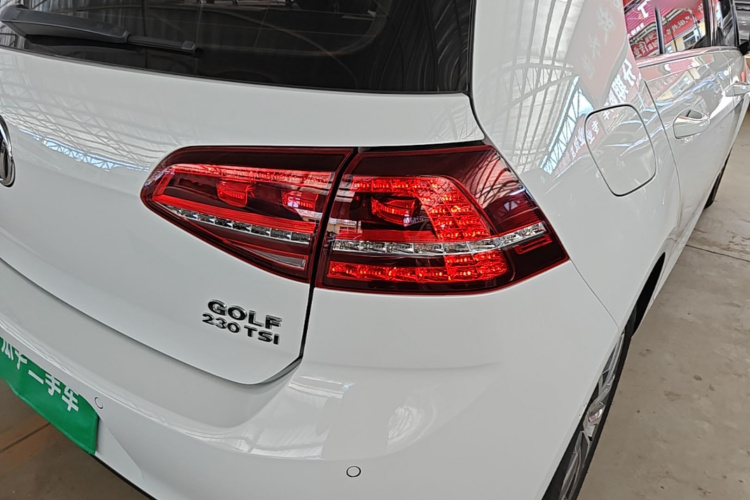 Volkswagen Golf 2017 car image #8