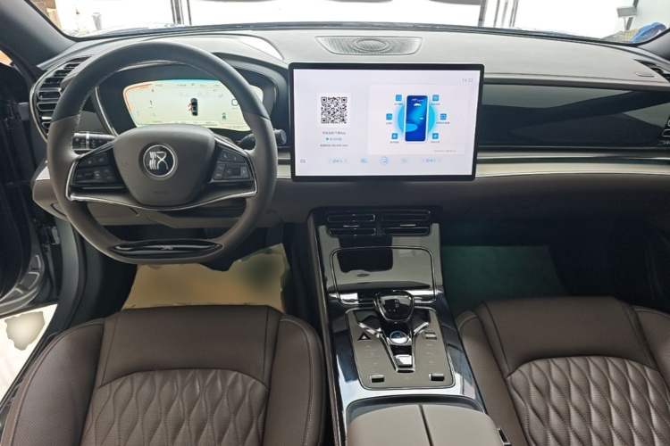 BYD Han 2023 car image #10