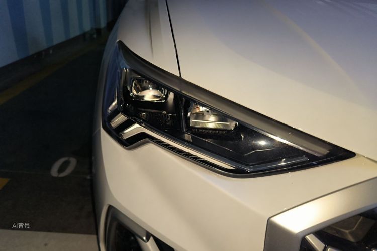 Audi Q3 2025 car image #8