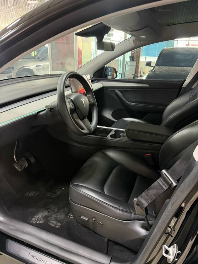 Tesla Model Y 2023 car image #6