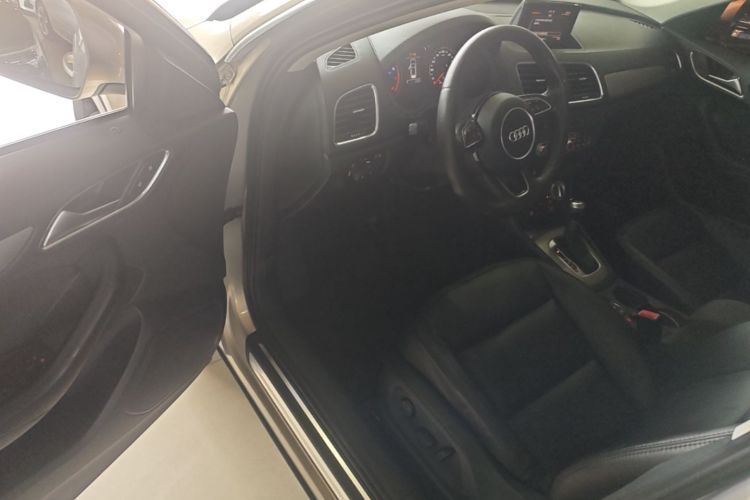 Audi Q3 2014 car image #16