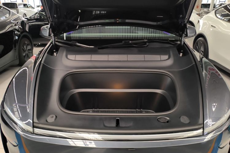 Tesla Model Y 2025 car image #22