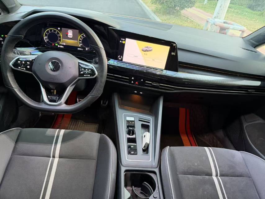 Volkswagen Golf 2022 car image #7