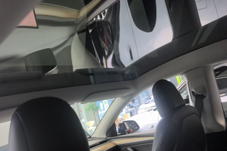 Tesla Model Y 2022 #18 Tesla Model Y 2022 car image #18