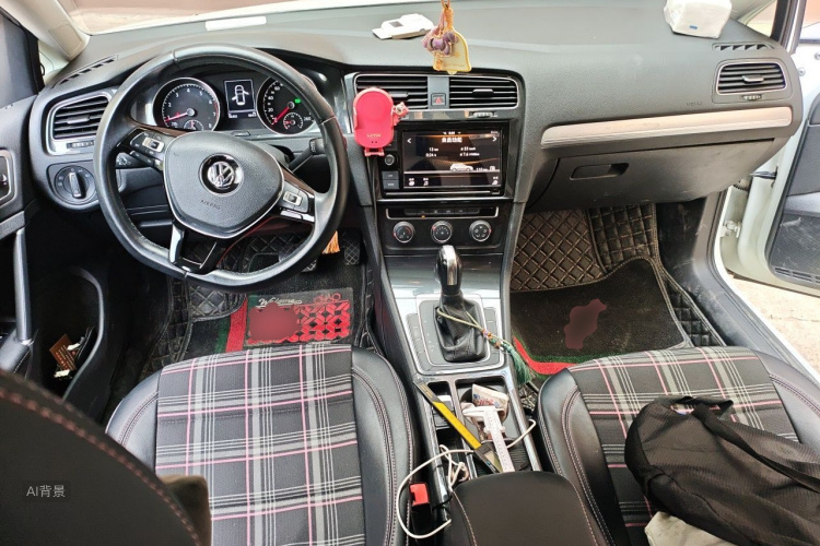 Volkswagen Golf 2019 car image #11