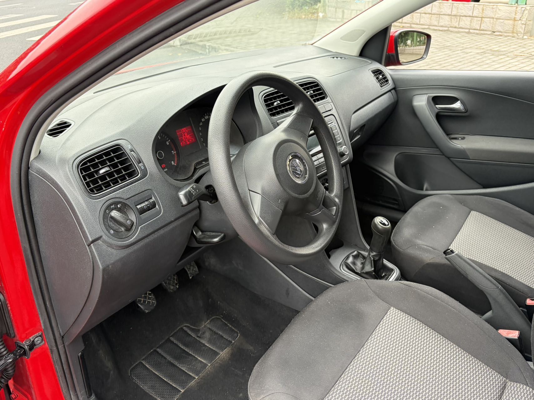 Volkswagen Polo 2012 imagem de carro #14