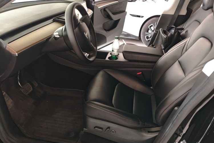 Tesla Model Y 2022 car image #19