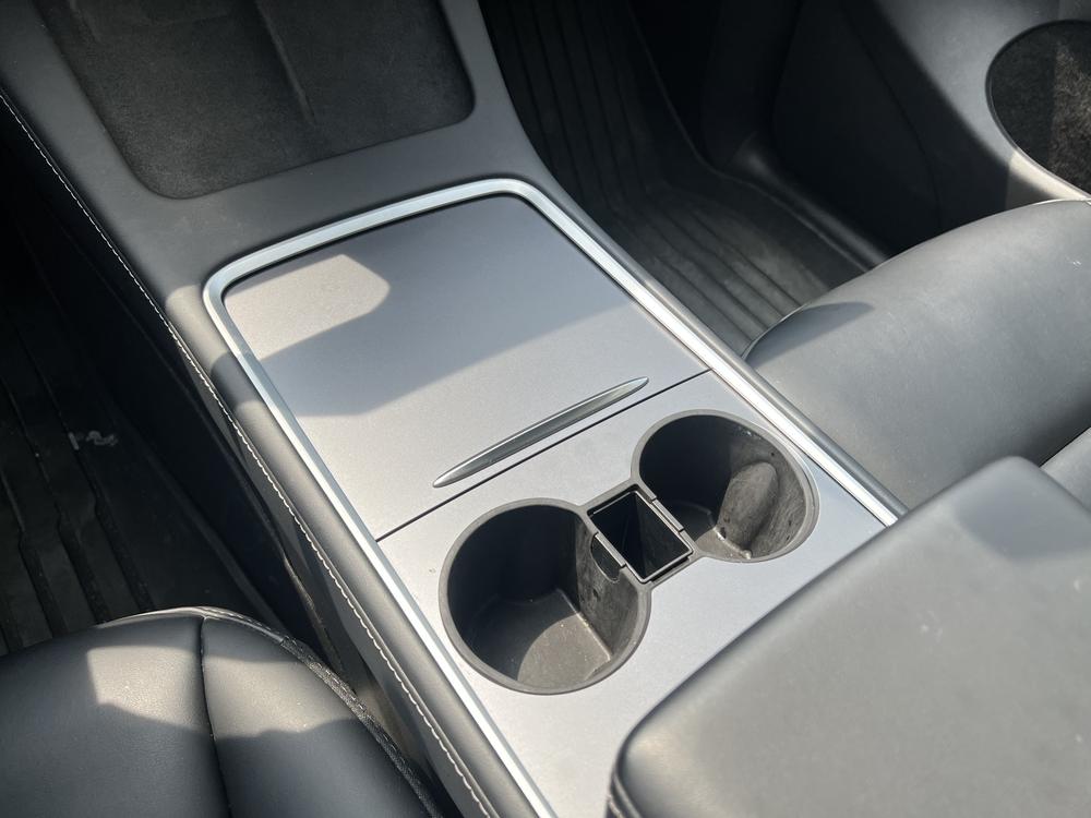 Tesla Model Y 2023 car image #10