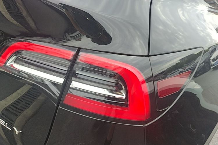 Tesla Model Y 2021 #8 Tesla Model Y 2021 car image #8