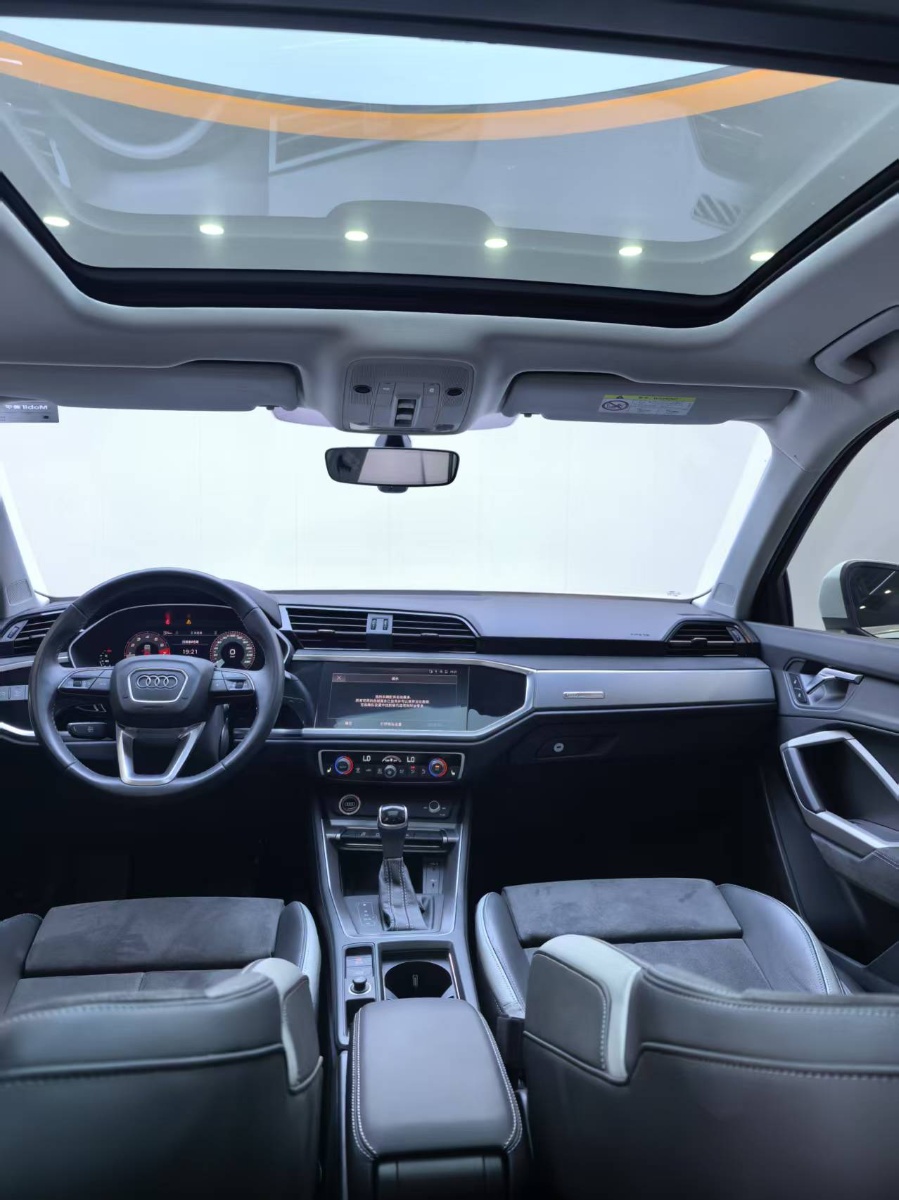 Audi Q3 2022 car image #8