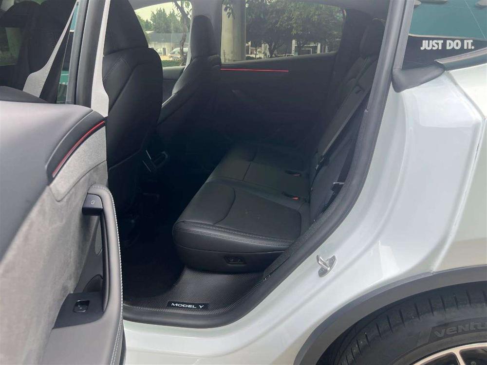 Tesla Model Y 2025 #14 Tesla Model Y 2025 car image #14