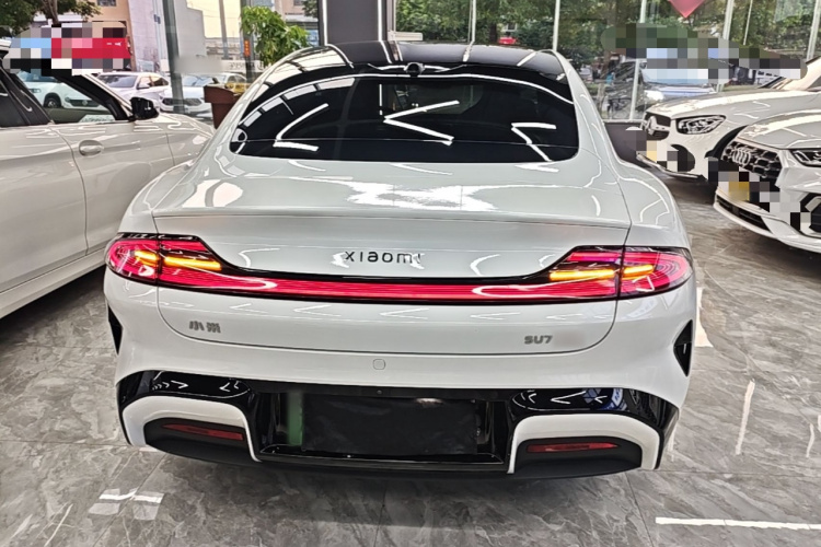 MI SU7 2025 immagine di auto #6