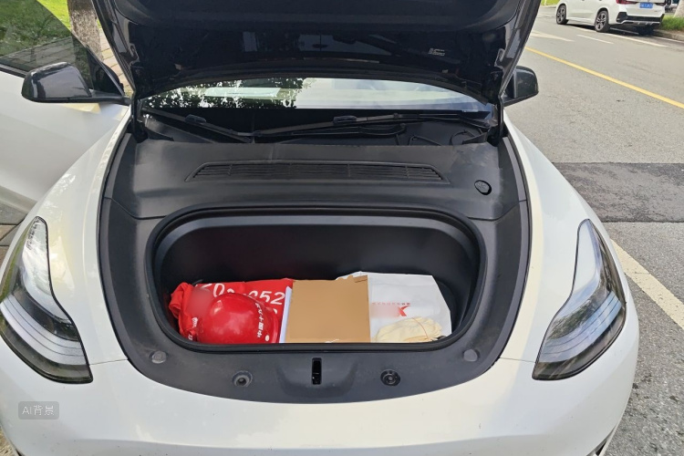 Tesla Model Y 2023 car image #22
