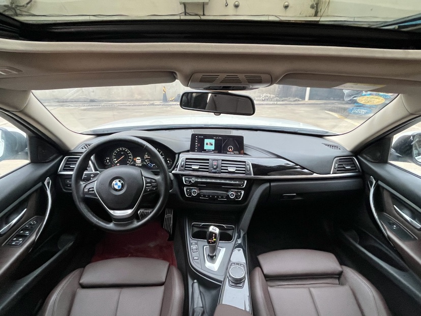 BMW 3 Series 2018 immagine di auto #7