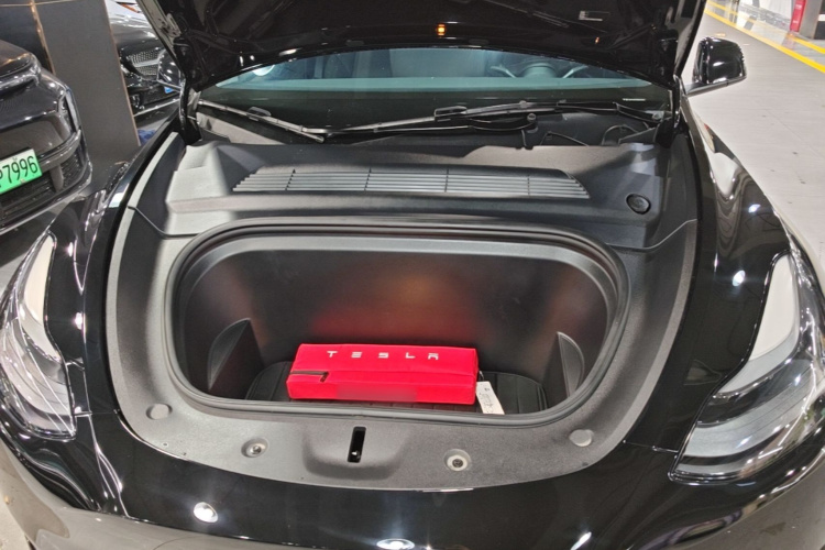 Tesla Model Y 2022 #20 Tesla Model Y 2022 car image #20
