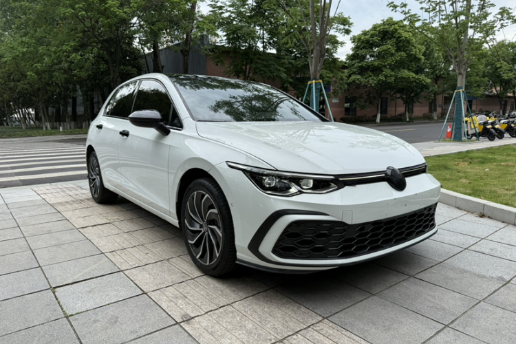 Volkswagen Golf 2021 car image #4